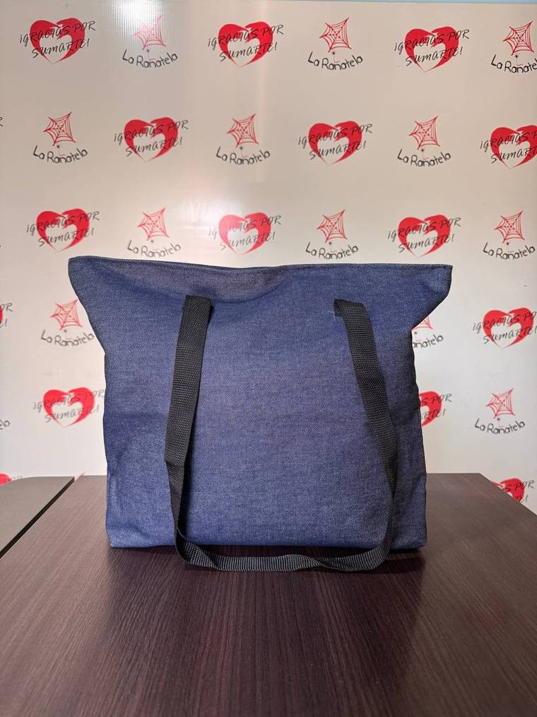 Bolso de jean azul con asas de cinta negra